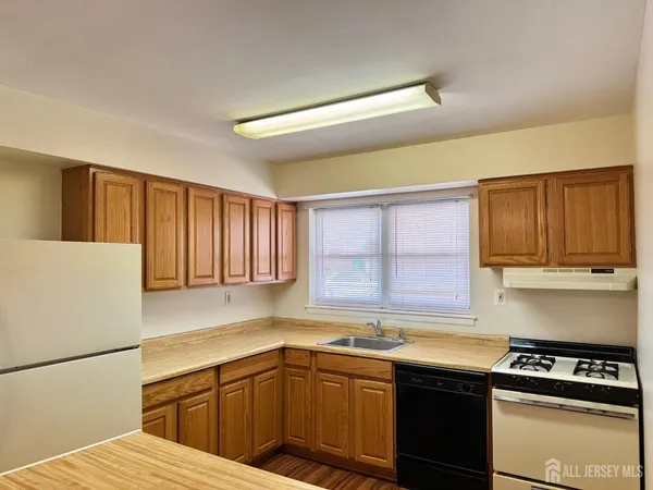 $1,750 | 42 Woodedge Avenue, Unit 1, Edison, NJ 08817