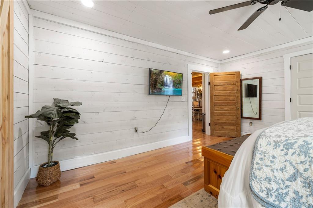 385 Amy's Road Clarkesville, GA 30523 - Photo 20 of 57 a view of a livingroom with furniture and gym equipment