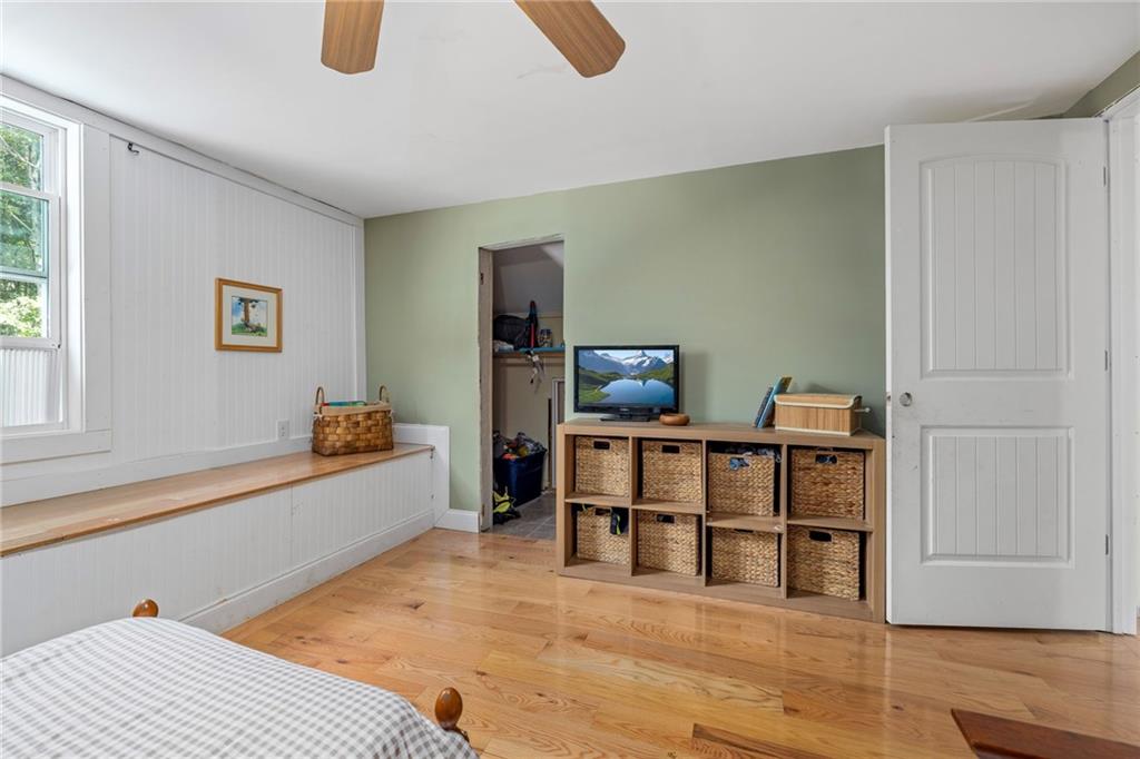 385 Amy's Road Clarkesville, GA 30523 - Photo 34 of 57 a living room with furniture