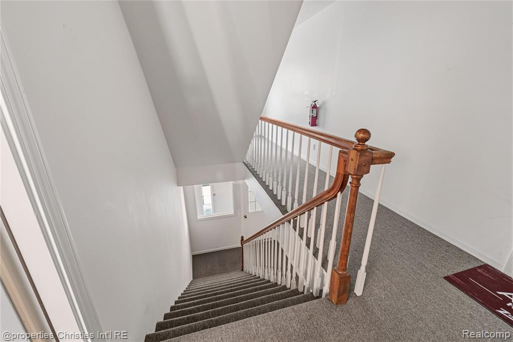 1695 Huntington Park Rochester Hills, MI 48309 - Photo 3 of 54