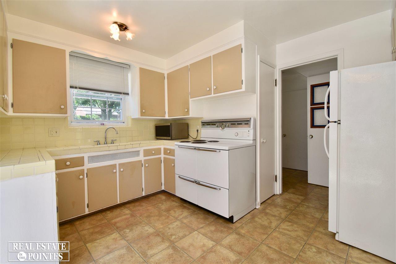 1699 Severn Road Grosse Pointe Woods, MI 48236 - Photo 14 of 28