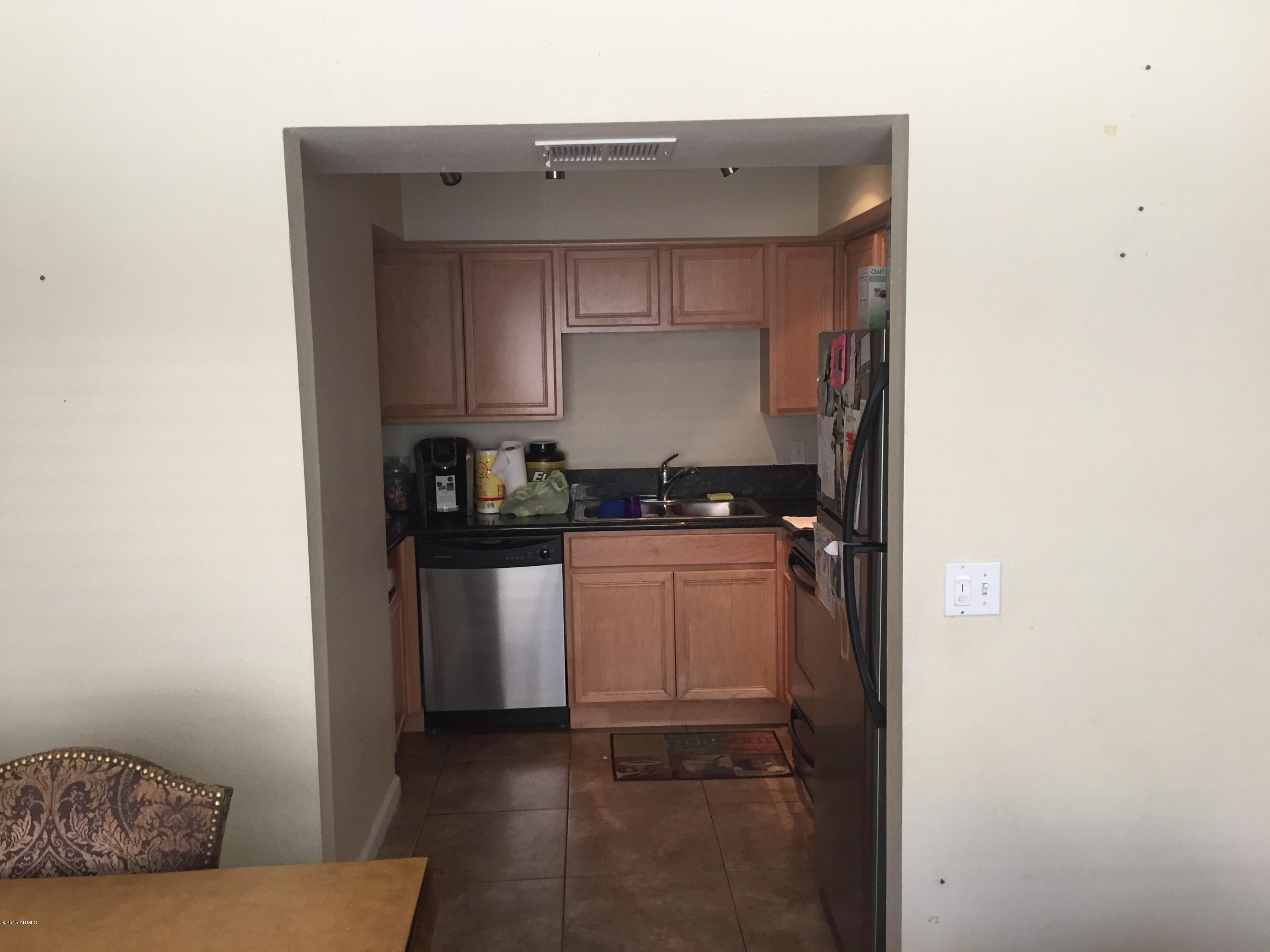 5401 East Thomas Road, Unit 2030 Phoenix, AZ 85018 - Photo 3 of 4 Kitchen