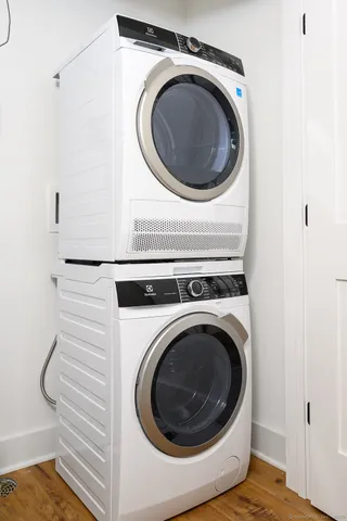 a close up view of a washer and dryer