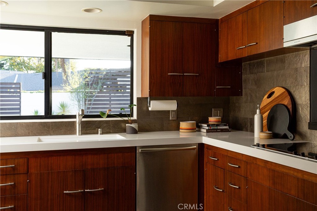 1001 Nottingham Road Newport Beach, CA 92660 - Photo 13 of 34