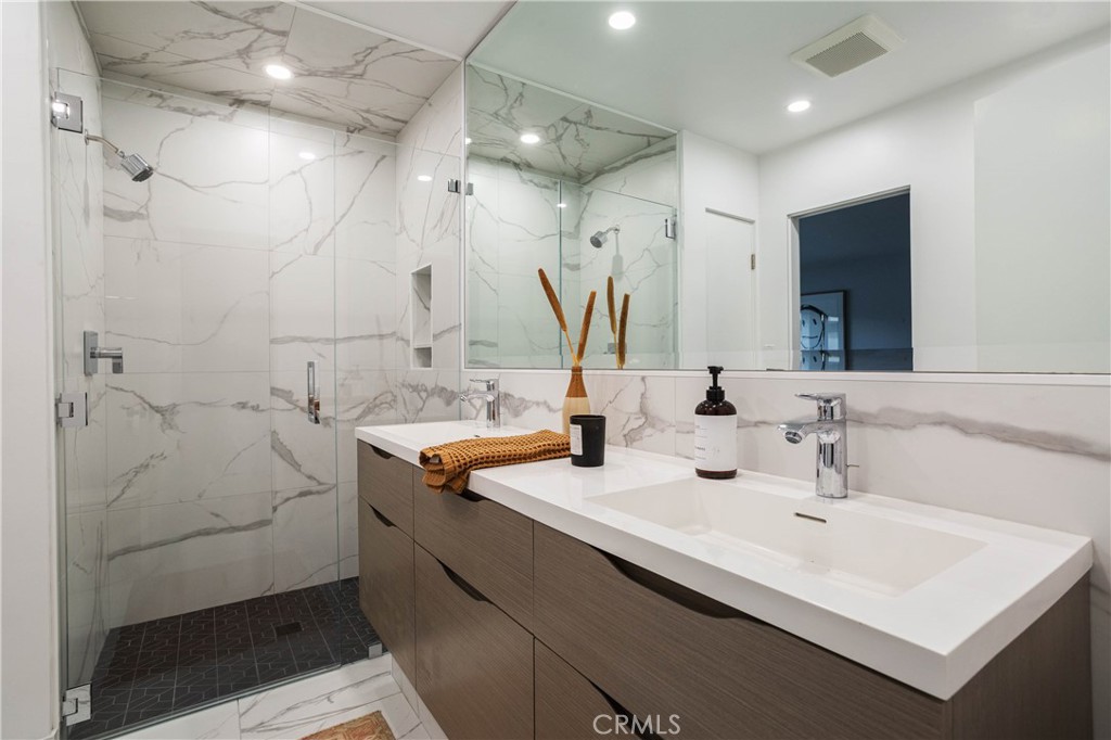 1001 Nottingham Road Newport Beach, CA 92660 - Photo 21 of 34