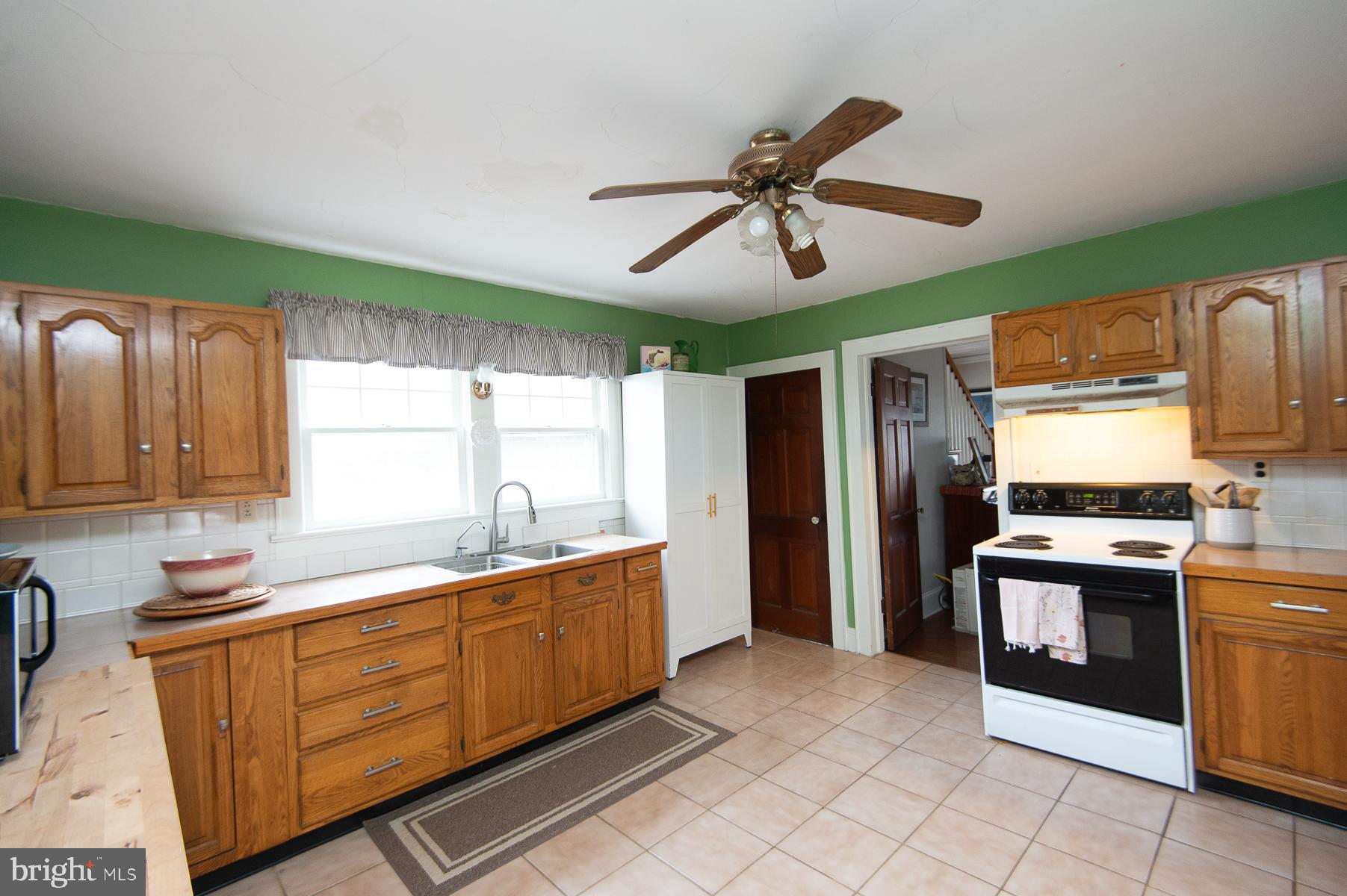 3755 Sunnyside Road East New Market, MD 21631 - Photo 11 of 37 a kitchen with stainless steel appliances granite countertop a sink a stove and refrigerator