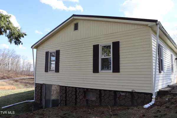 $102,900 | 3849 Nealy Ridge, Clinchco, VA 24226