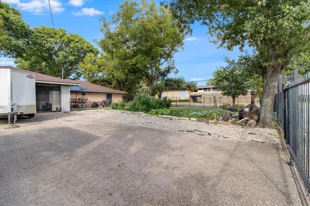 a view of a house with backyard and a tree