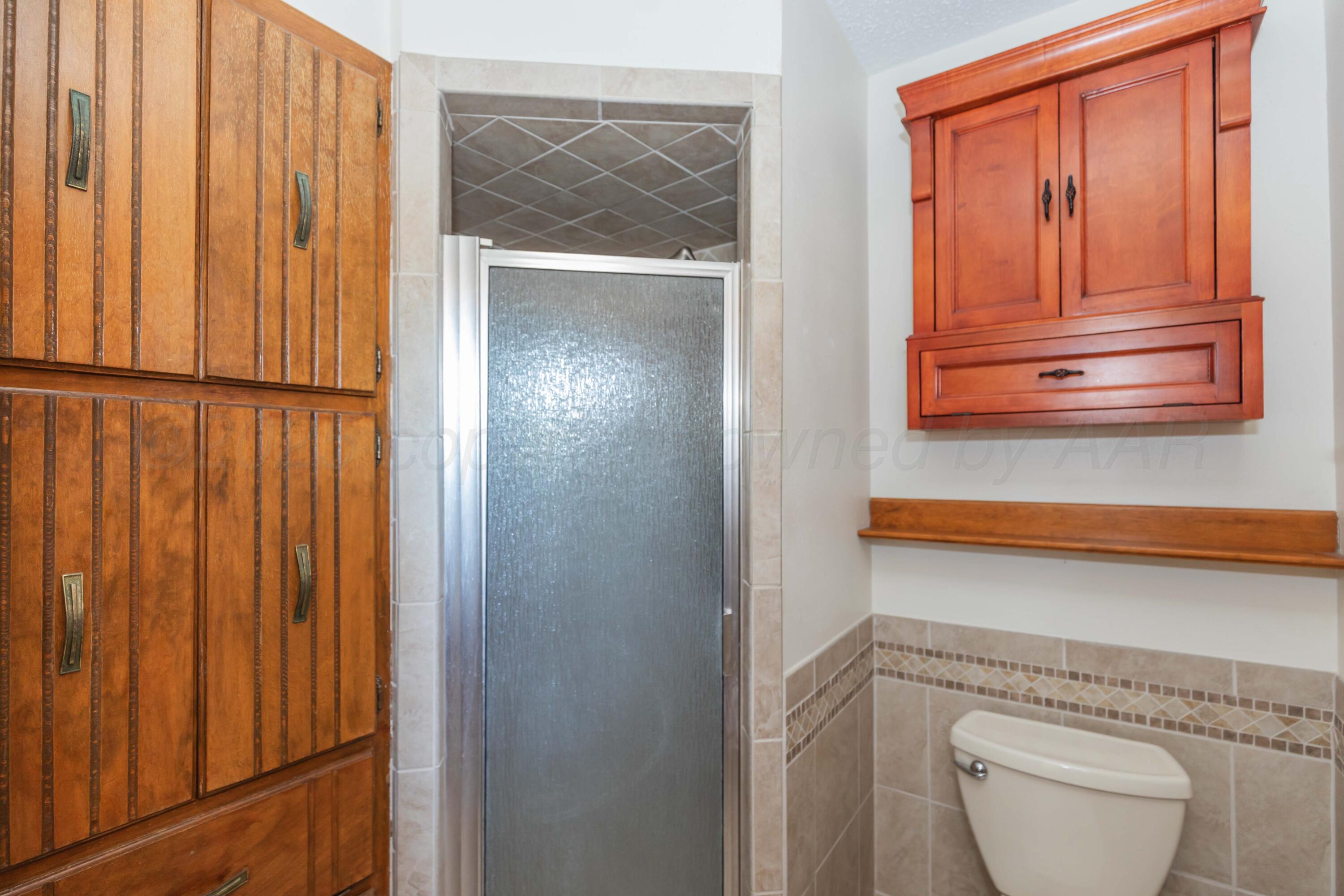 7805 Farrell Drive Amarillo, TX 79121 - Photo 15 of 20 a bathroom with a toilet and a shower curtain