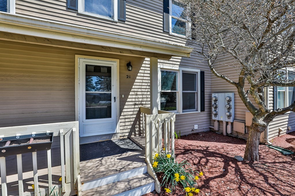 21 Sullivan Court, Unit 21 Salem, NH 03079 - Photo 2 of 25
