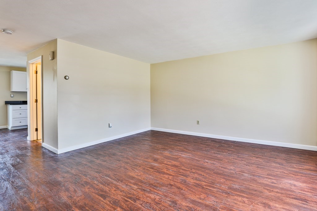 21 Sullivan Court, Unit 21 Salem, NH 03079 - Photo 5 of 25