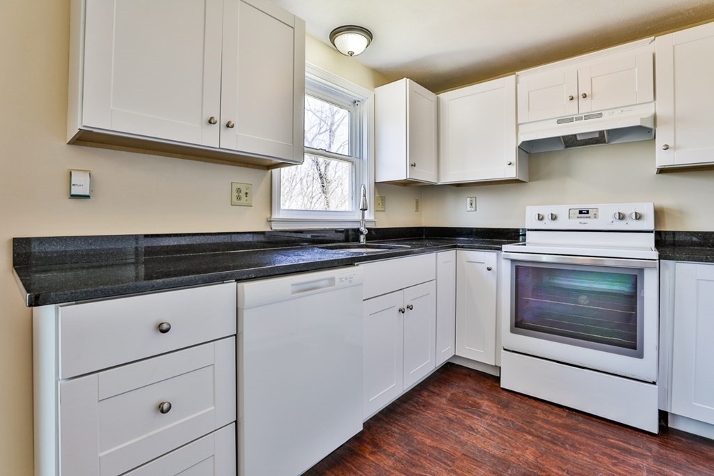 21 Sullivan Court, Unit 21 Salem, NH 03079 - Photo 7 of 25
