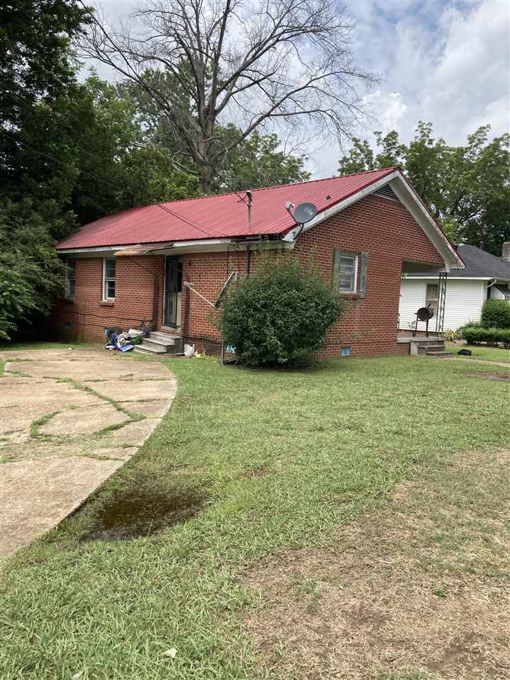 200 Highland Street Ripley, TN 38063 - Photo 2 of 2 a front view of a house with garden