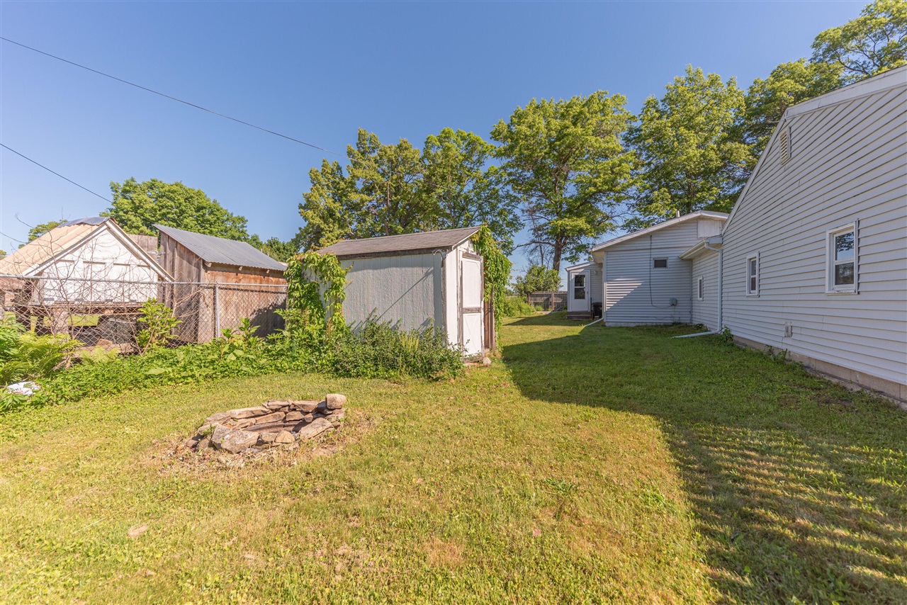 9437 Cady Road Jackson, MI 49201 - Photo 4 of 40