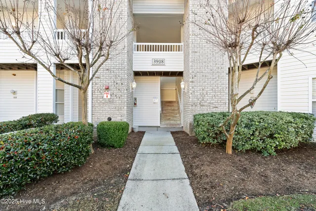 $270,000 | 3908 River Front Place, Unit 201, Wilmington, NC 28412