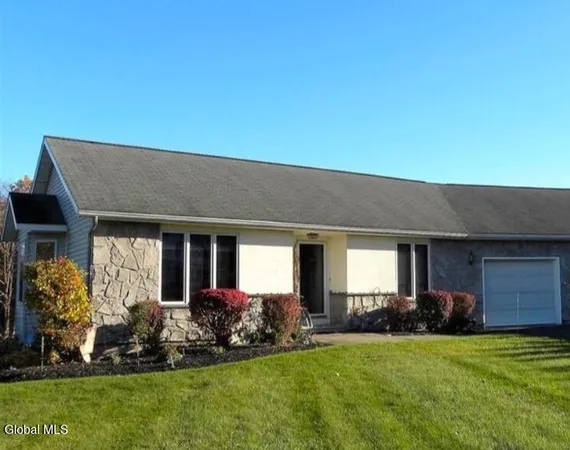 $2,800 | 7 Pineview Court, Unit A, Waterford, NY 12188