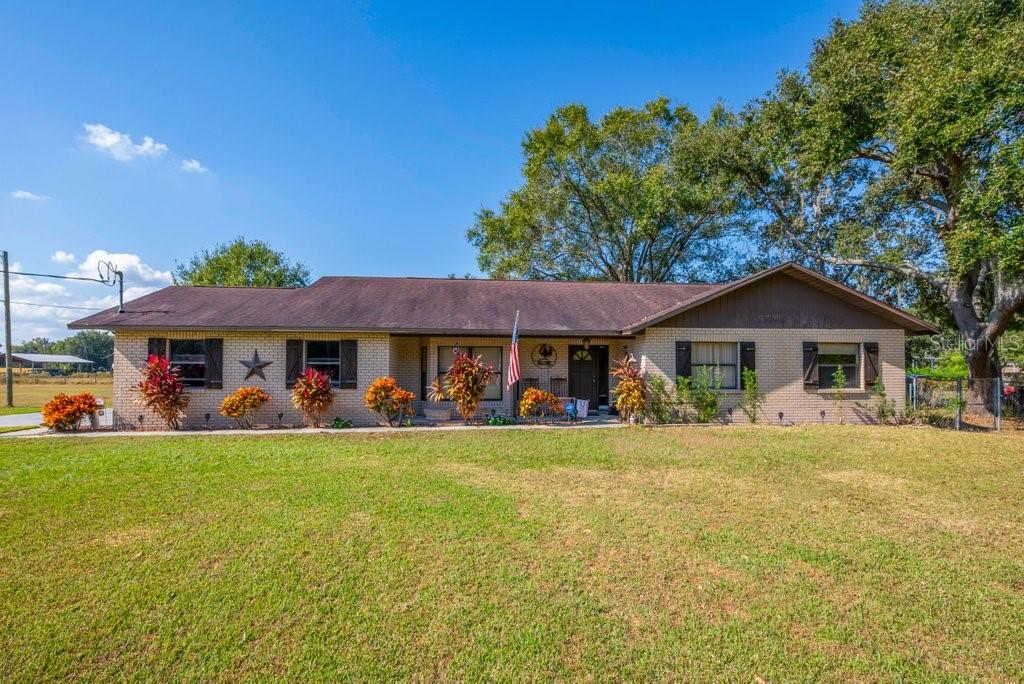 5301 Coronet Road Plant City, FL 33566 - Photo 1 of 38 a front view of a house with a garden