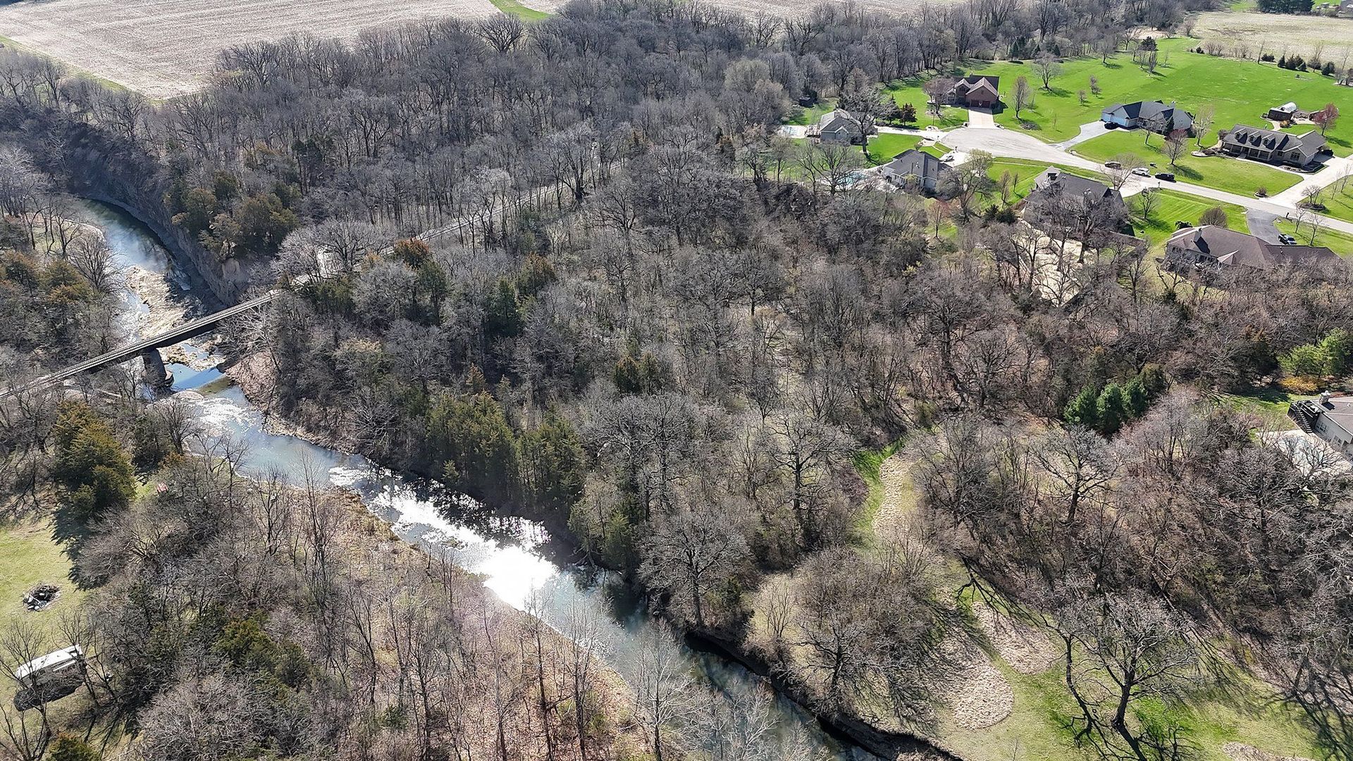 1707 North 2479th Road Ottawa, IL 61350 - Photo 29 of 30 a view of a garden with plants