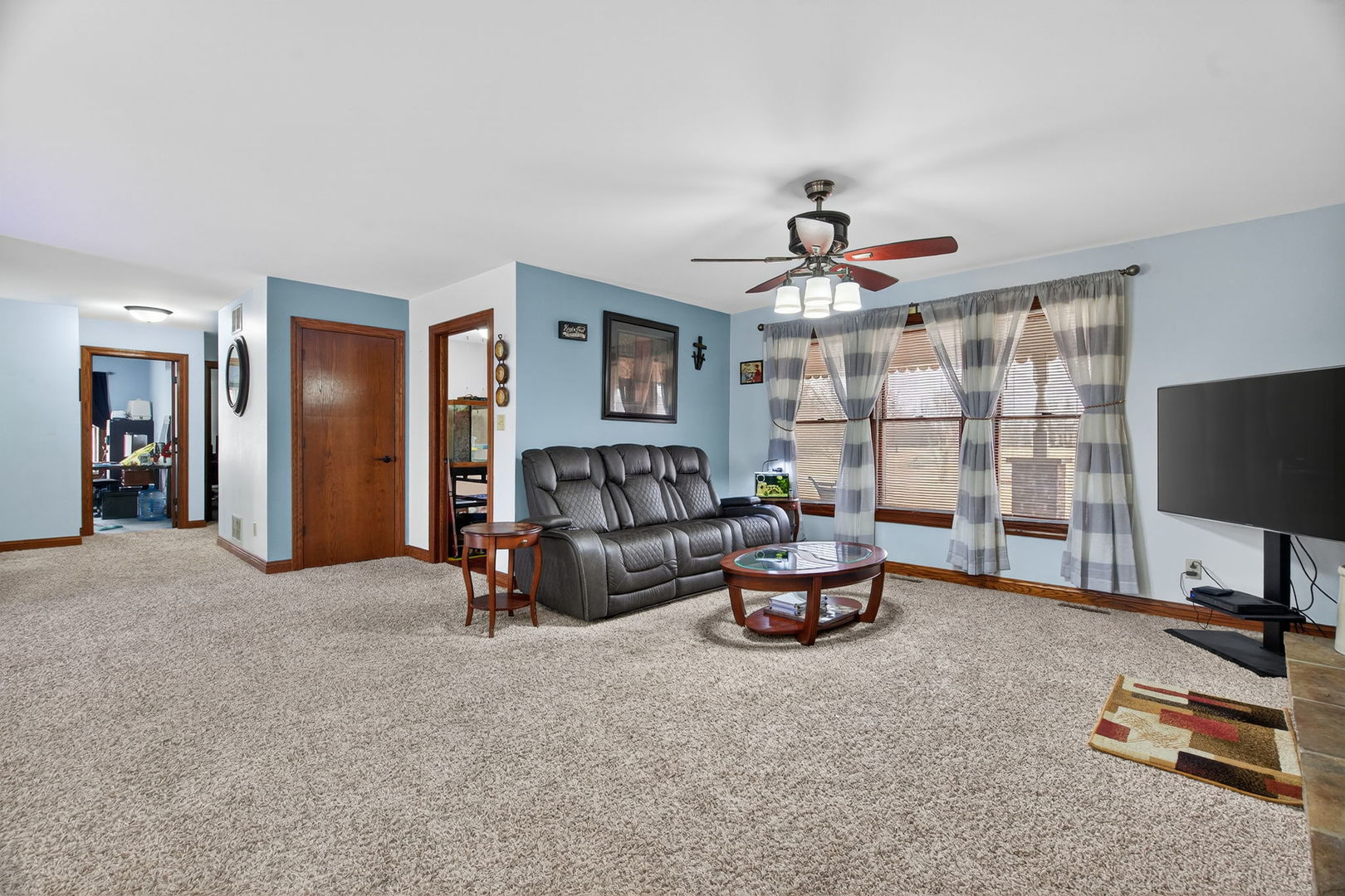 1707 North 2479th Road Ottawa, IL 61350 - Photo 4 of 30 a living room with furniture gym equipment and a flat screen tv