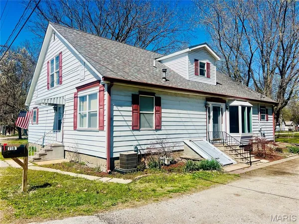 $135,000 | 718 State Street, Unit FRONT AND BACK S, East Carondelet, IL 62240