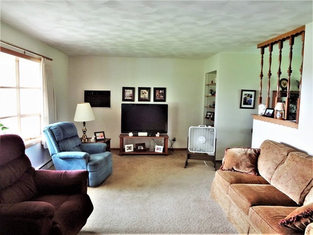 633 Timber Creek Road Dixon, IL 61021 - Photo 2 of 22