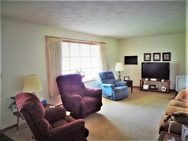 633 Timber Creek Road Dixon, IL 61021 - Photo 3 of 22