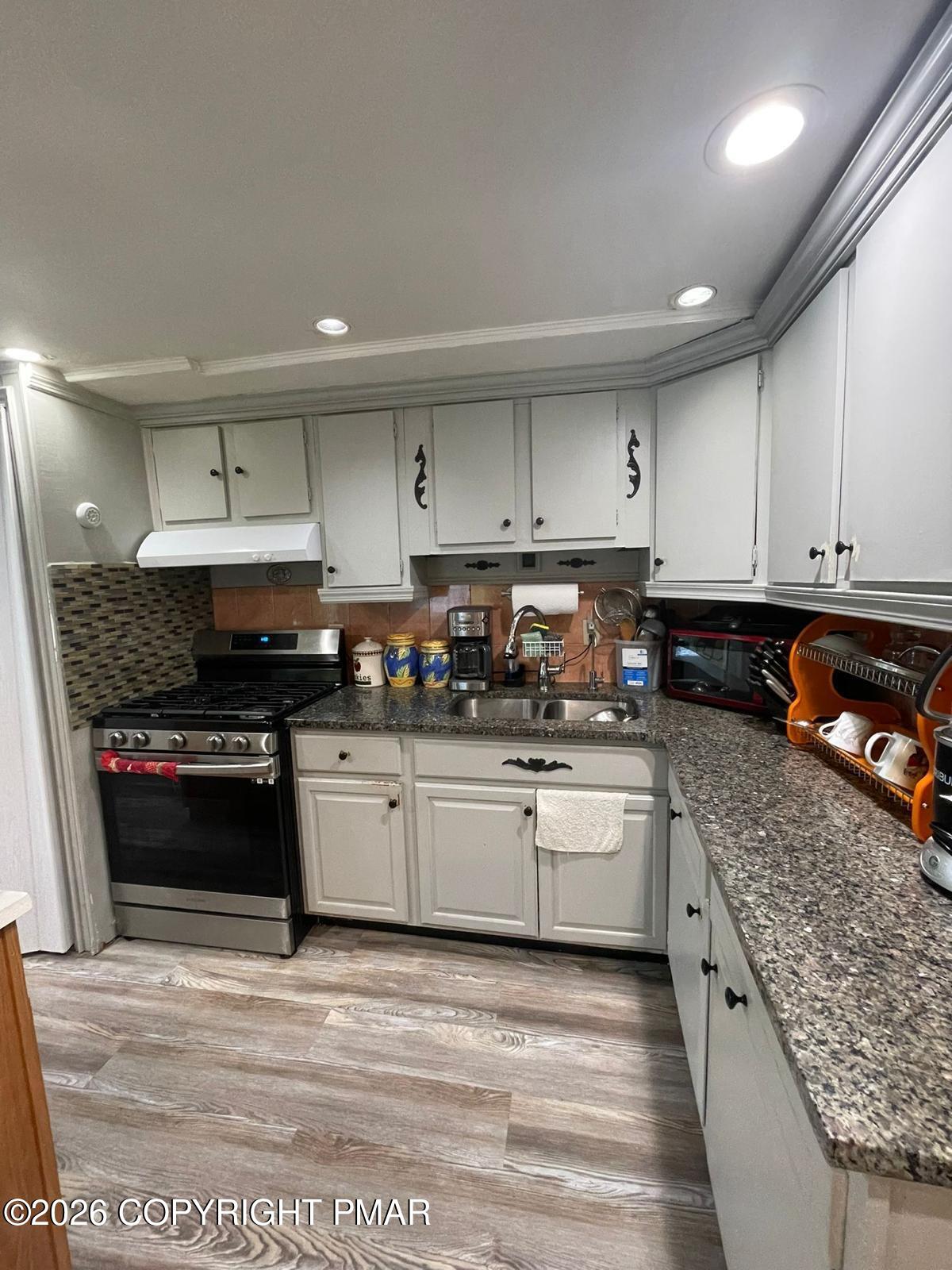 239 East Chestnut Street Hazleton, PA 18201 - Photo 8 of 14 77affc61-66b1-4eb3-bec7-536d20474d04