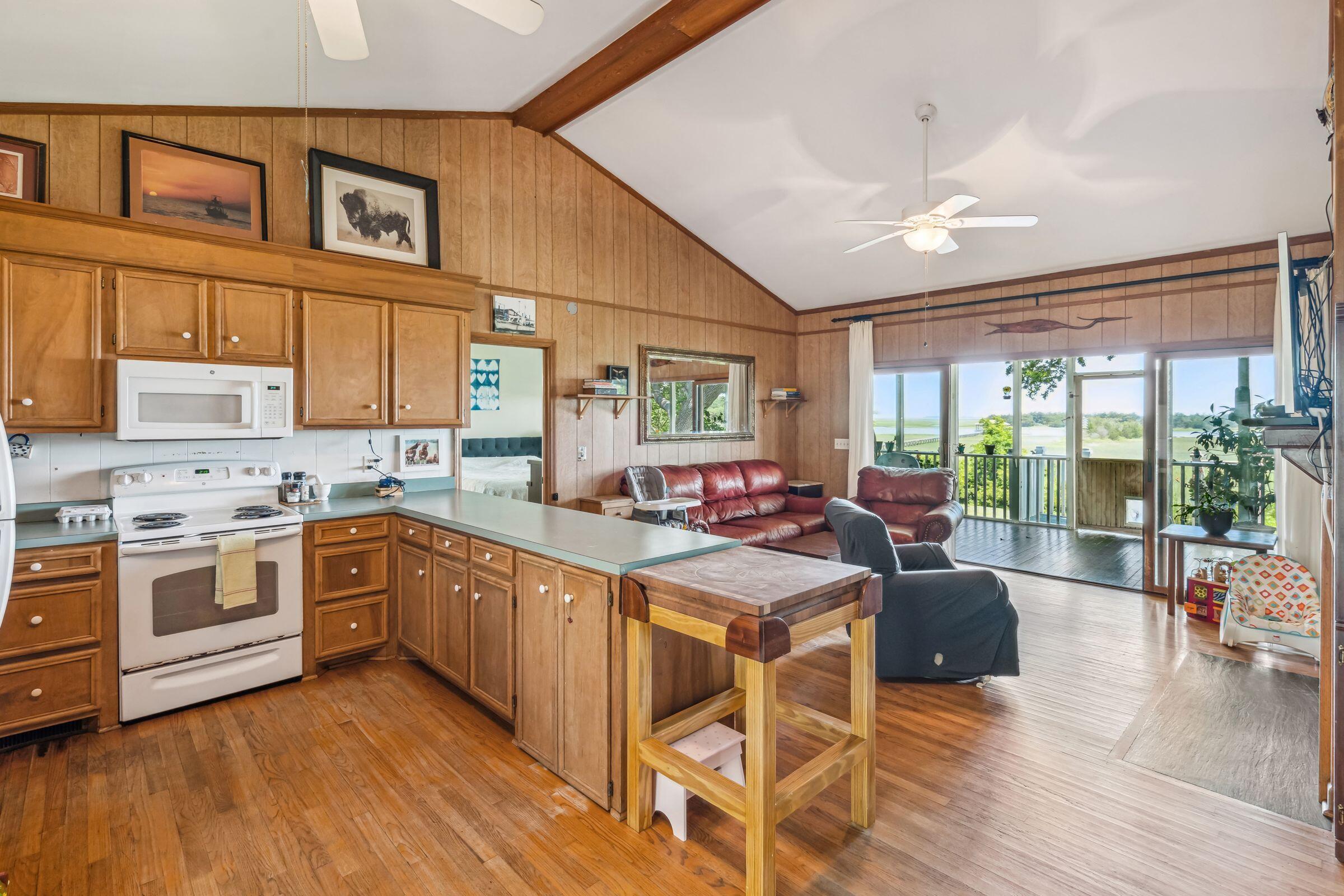 824 Seewee Bluff Road Awendaw, SC 29429 - Photo 19 of 37 824SeweeBluffRd-KeenEyeMarketing-009