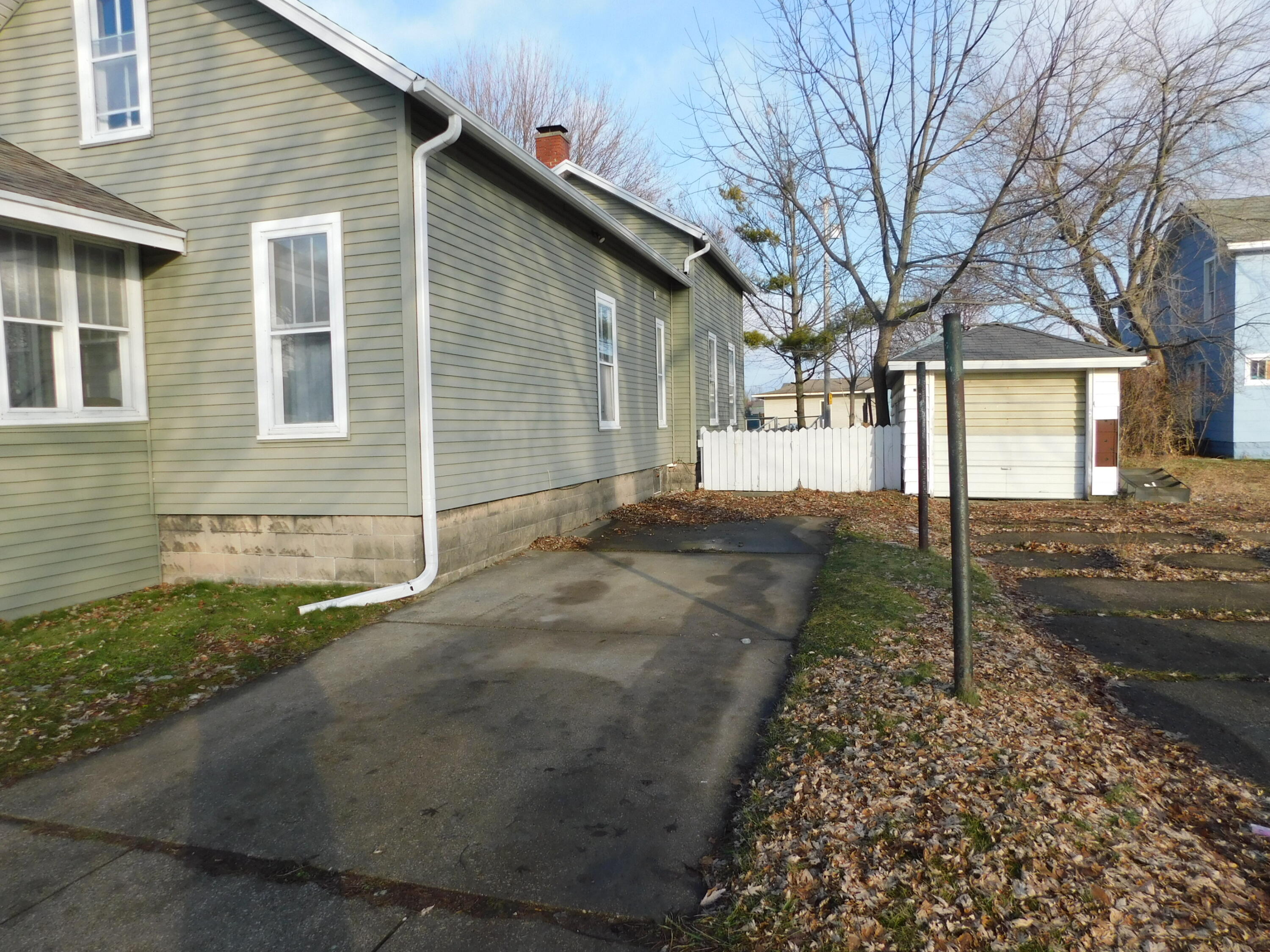 332 3rd Street Manistee, MI 49660 - Photo 4 of 32 DSCN1222