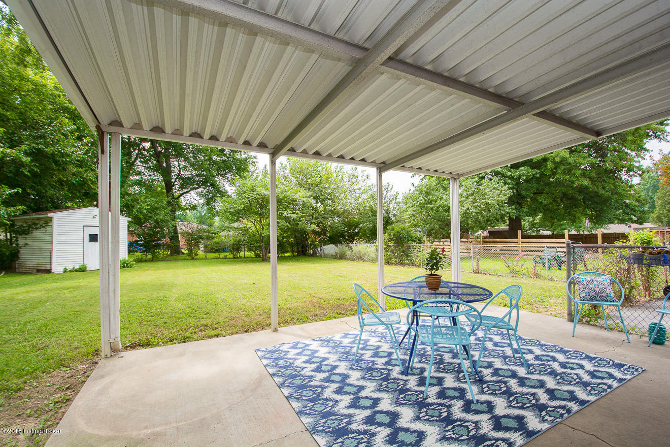 5306 Beth Road Louisville, KY 40219 - Photo 29 of 38 Patio view to backyard