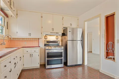 $825,000 | 233 Dechene Avenue, Sonoma, CA 95476