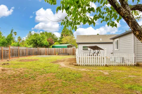 $825,000 | 233 Dechene Avenue, Sonoma, CA 95476