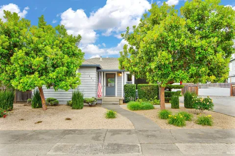 $825,000 | 233 Dechene Avenue, Sonoma, CA 95476