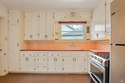 $825,000 | 233 Dechene Avenue, Sonoma, CA 95476