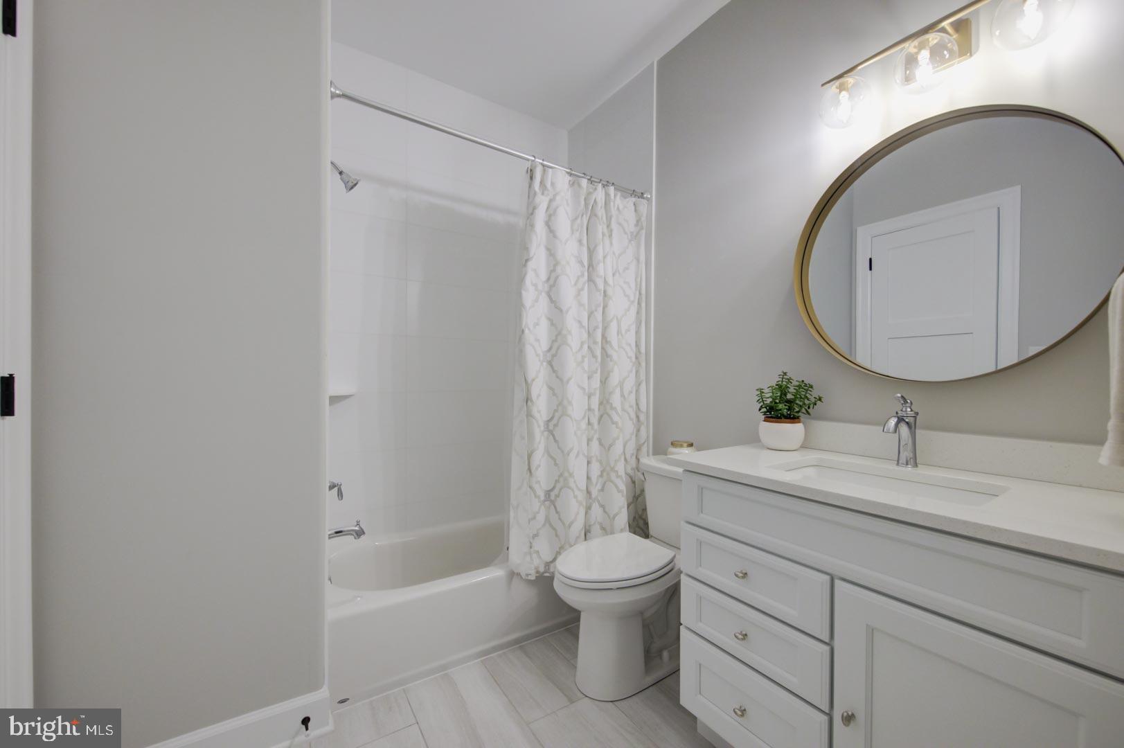 376 Saunders Drive Wayne, PA 19087 - Photo 30 of 35 Full Hall Bathroom