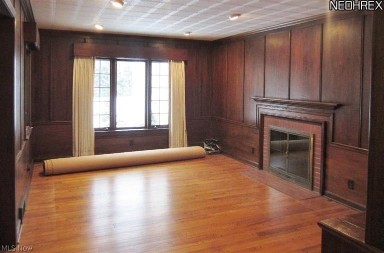 694 Ridgecrest Road Akron, OH 44303 - Photo 3 of 22 Huge Window and immaculate HW floors in the Family with cozy fireplace