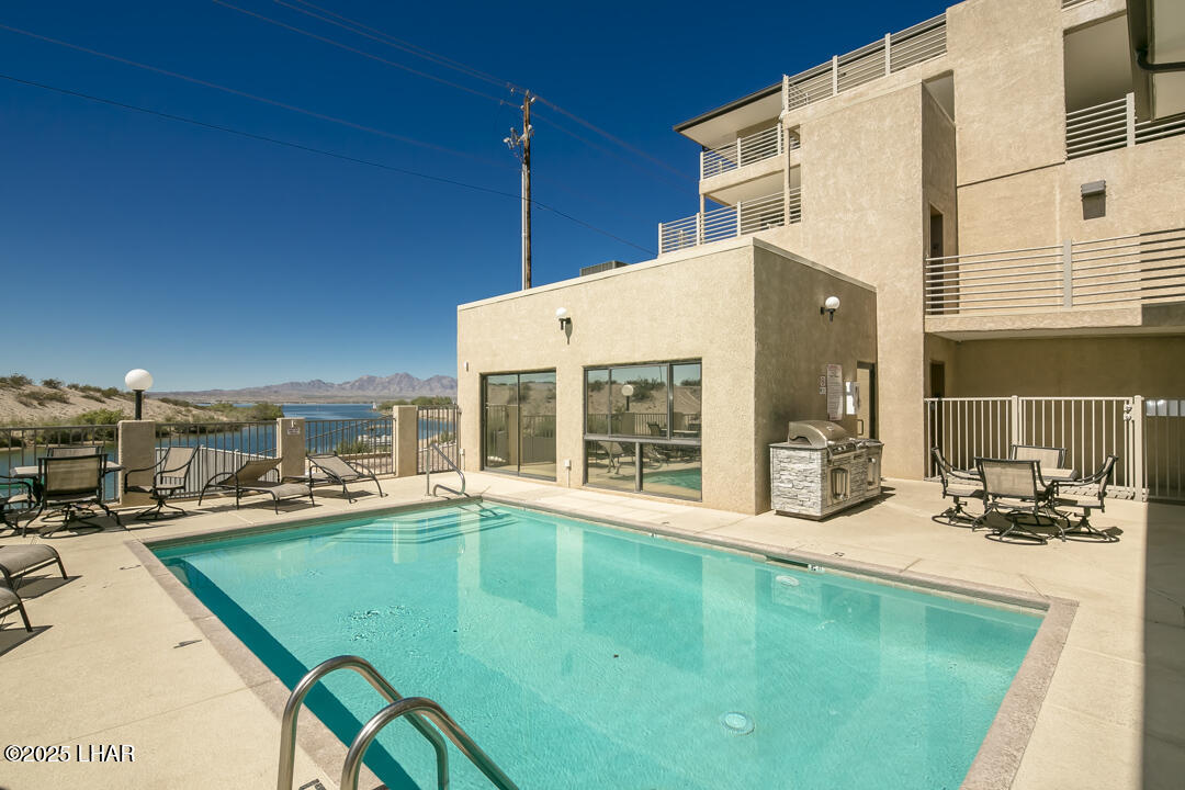 94 London Bridge Road, Unit 108 Lake Havasu City, AZ 86403 - Photo 37 of 38 a view of a house with sitting area and furniture