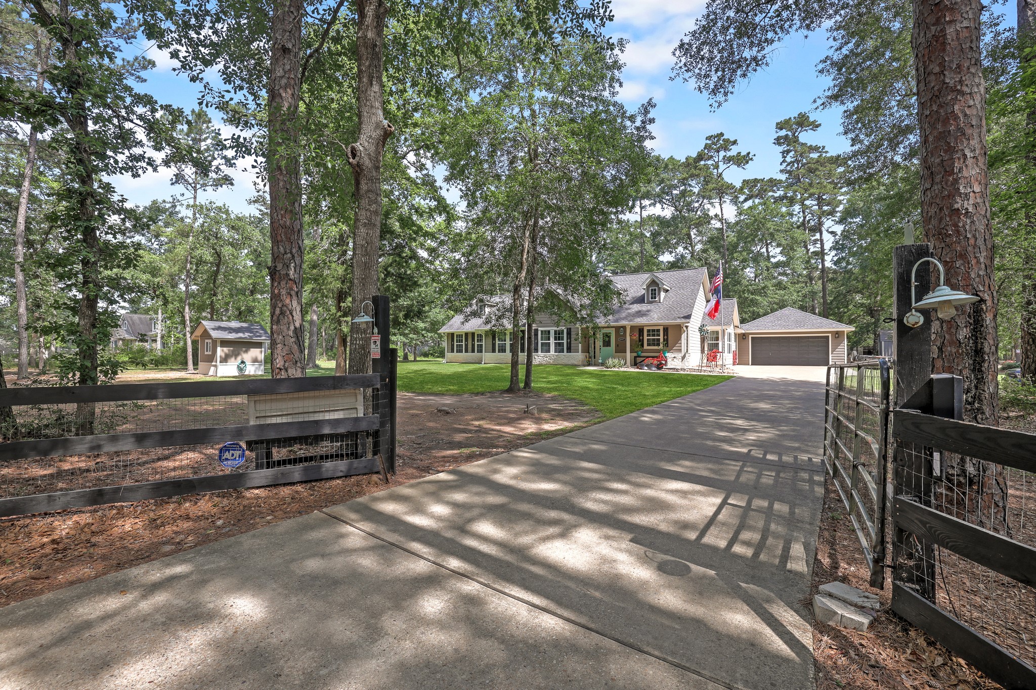 8997 Hickory Road Plantersville, TX 77363 - Photo 2 of 31