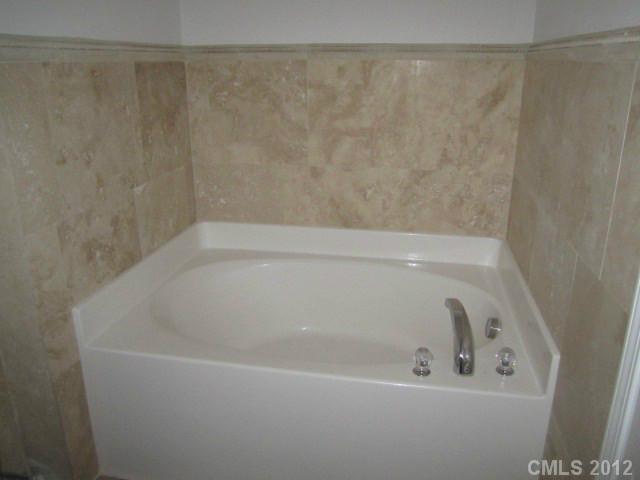 4908 Elizabeth Road Charlotte, NC 28269 - Photo 9 of 16 a bathroom with a bathtub
