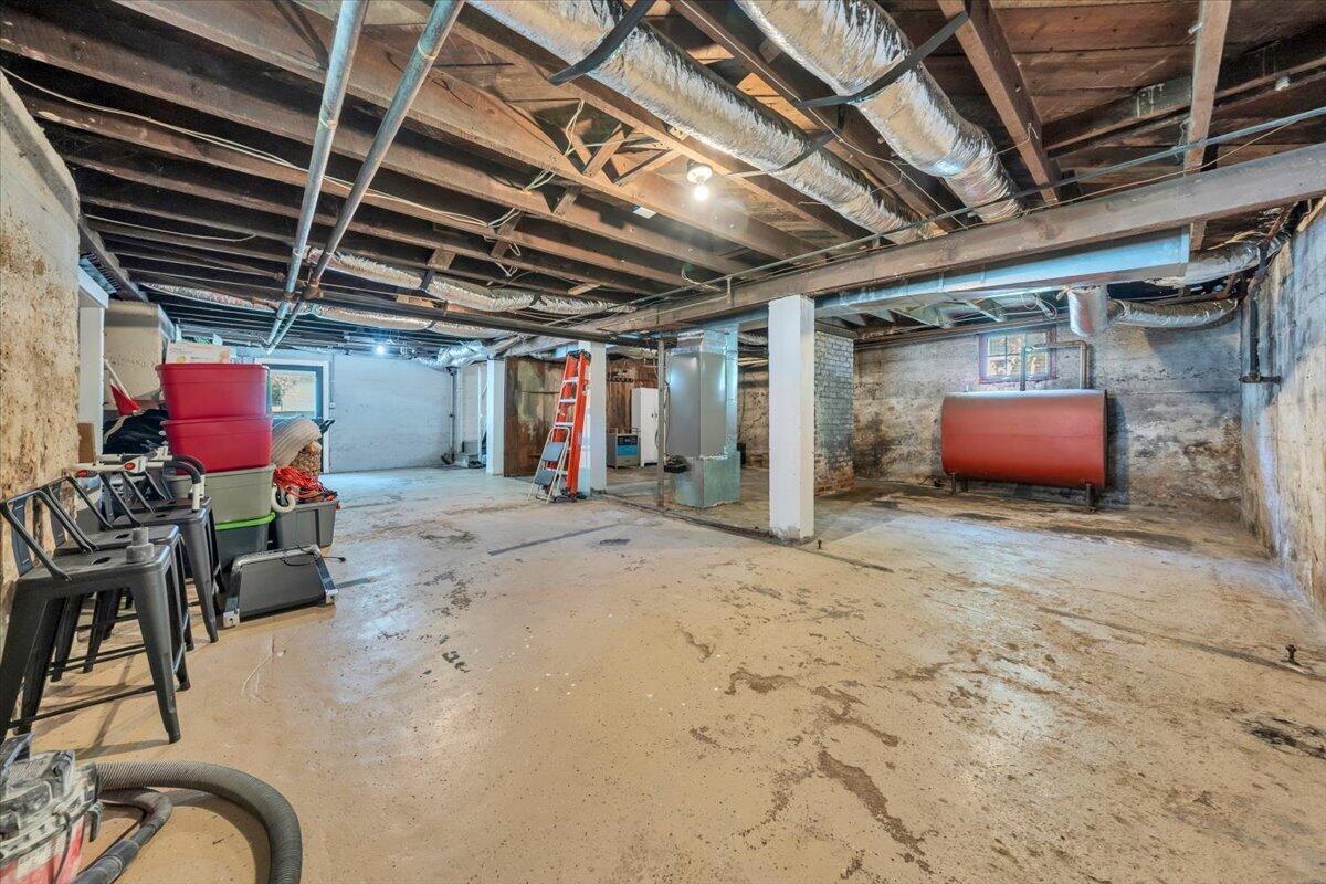 1205 Summit Avenue Southwest Roanoke, VA 24015 - Photo 38 of 52 38-MIB09245