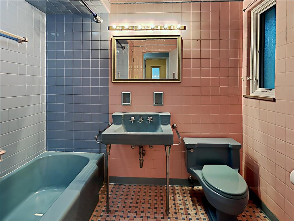 51 Newgate Road Pittsburgh, PA 15202 - Photo 13 of 25 Full Bath