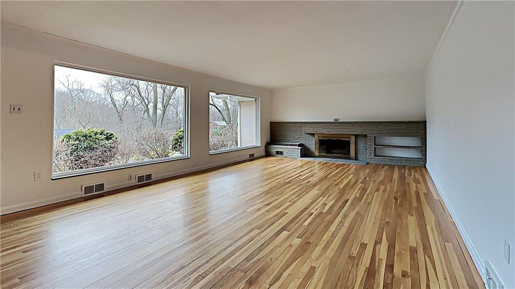 51 Newgate Road Pittsburgh, PA 15202 - Photo 3 of 25 Living Room