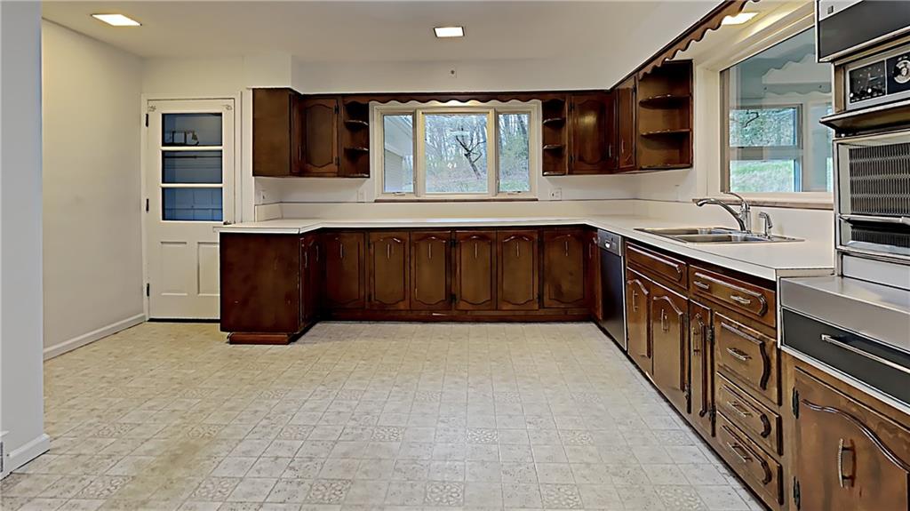 51 Newgate Road Pittsburgh, PA 15202 - Photo 5 of 25 Kitchen