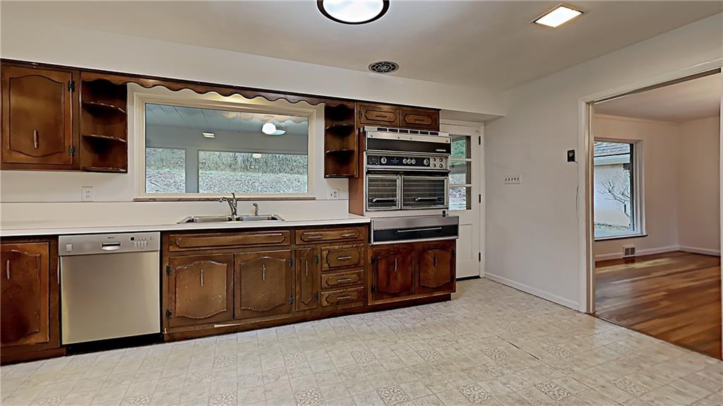 51 Newgate Road Pittsburgh, PA 15202 - Photo 6 of 25 Kitchen