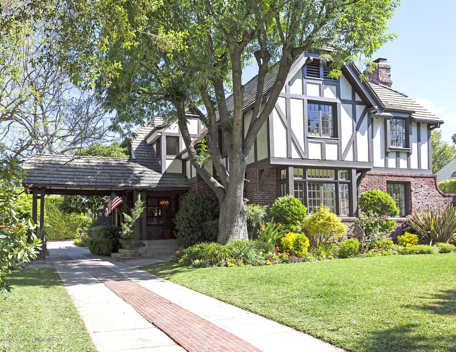 884 South Arroyo Boulevard Pasadena, CA 91105 - Photo 1 of 33 3a