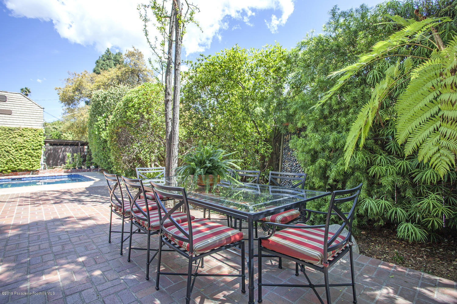 884 South Arroyo Boulevard Pasadena, CA 91105 - Photo 13 of 33 43