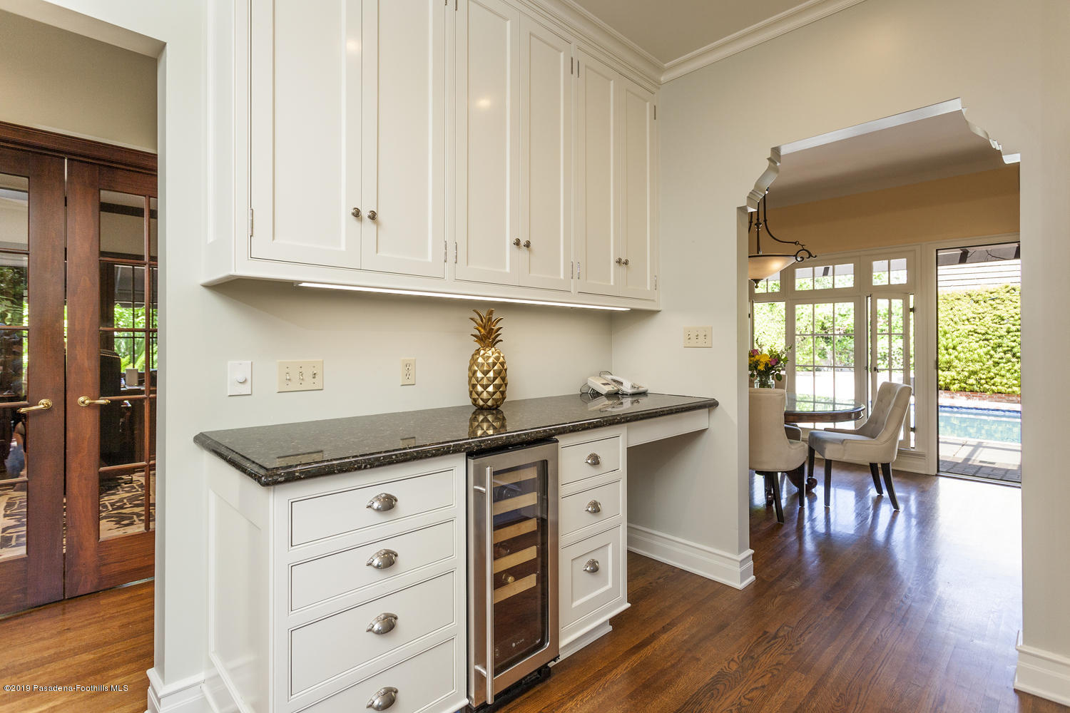 884 South Arroyo Boulevard Pasadena, CA 91105 - Photo 14 of 33 39