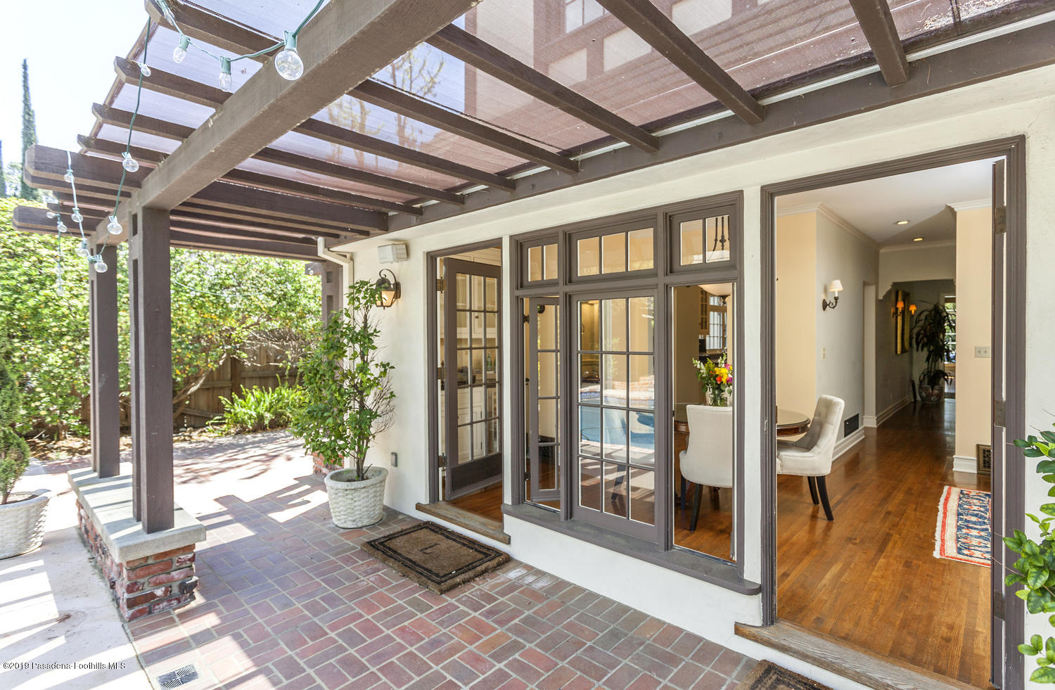 884 South Arroyo Boulevard Pasadena, CA 91105 - Photo 17 of 33 49