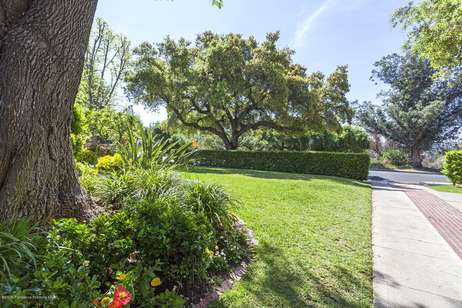 884 South Arroyo Boulevard Pasadena, CA 91105 - Photo 3 of 33 7