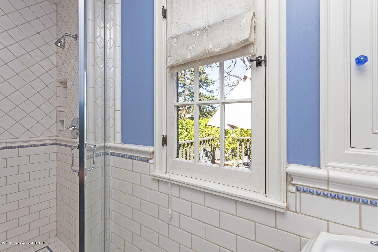 884 South Arroyo Boulevard Pasadena, CA 91105 - Photo 22 of 33 25